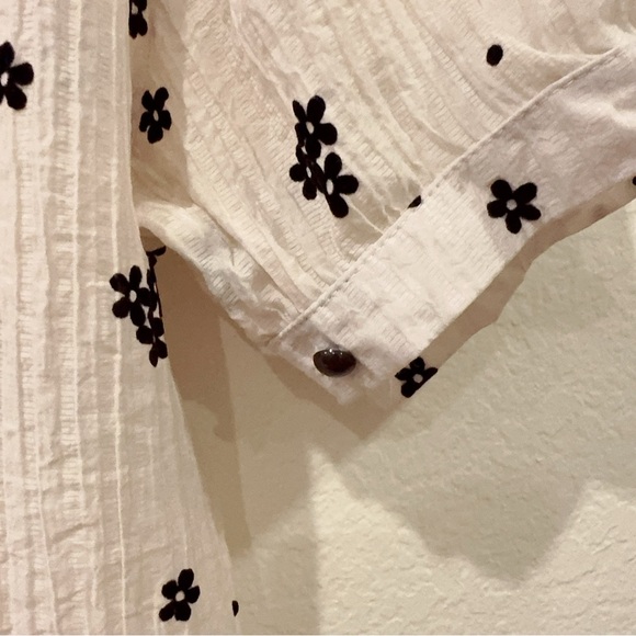J.ING Cream with Black Floral Short Sleeve Button Down Blouse Top NWT Size M & L - Picture 8 of 9